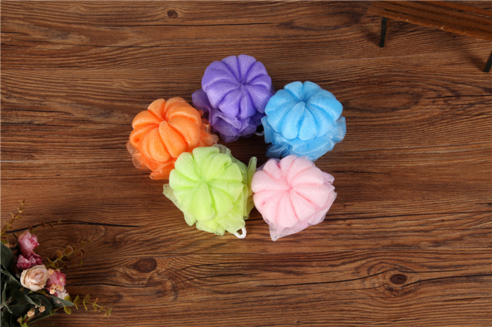 Chrysanthemum bath ball bath sponge bath sponge bath.