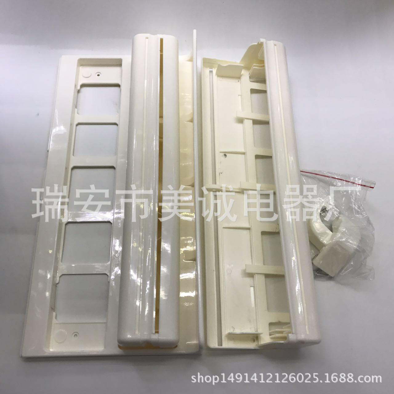Three-Layer Plastic Wrap Rack Plastic Wrap Cutter Tissue Rack Storage Rack Triple Paper Dispenser