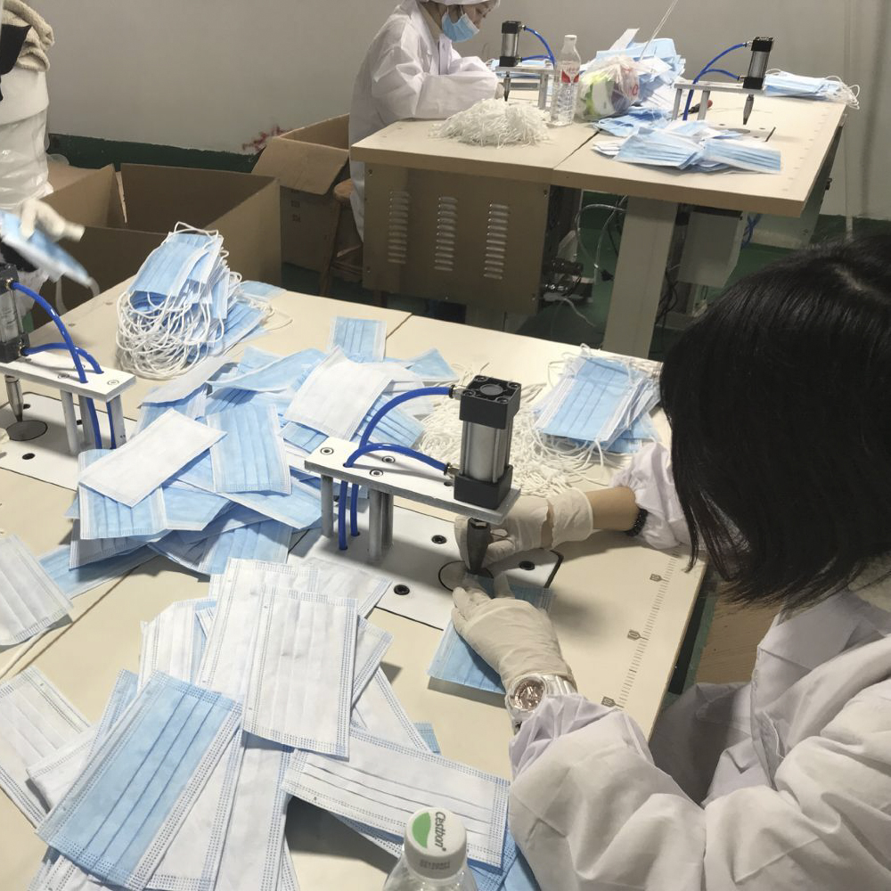 Can export European CE certified disposable 3 - layer claim face mask with melt - spraying cloth