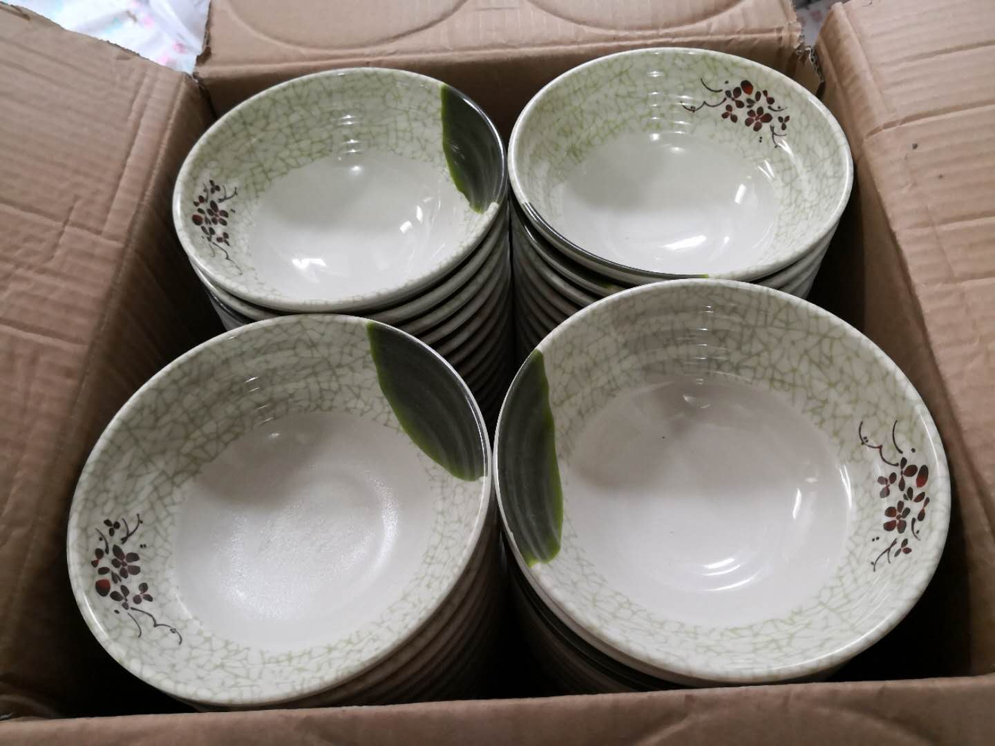A large quantity of kidney stones tableware, bowl, bowl, bowl and tray is sold per ton