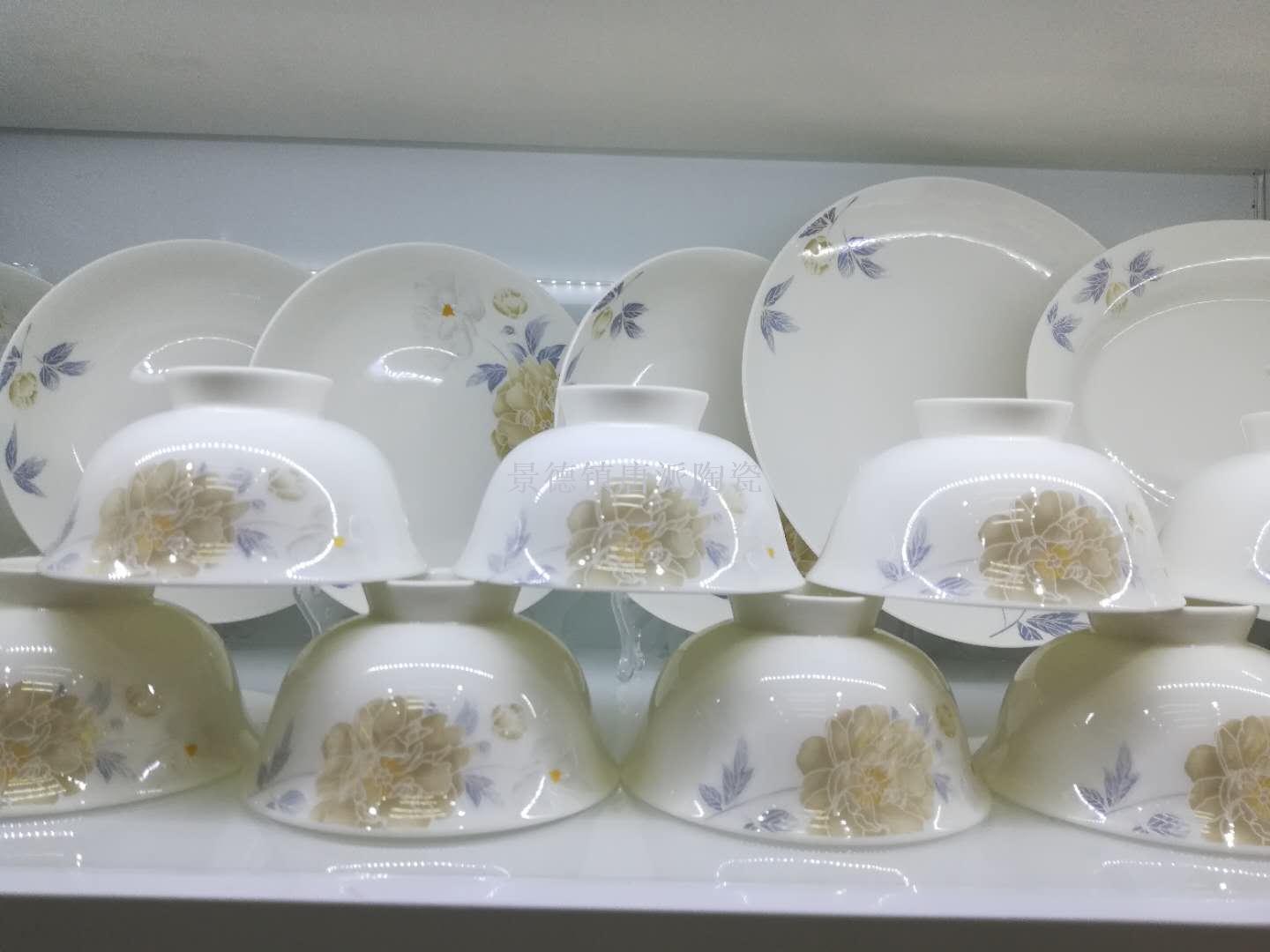 Jingdezhen 60 skull porcelain tableware set gift ceramic ceramic bowl dish spoon soup pan fish tray ashtray Jingdezhen 60 skull porcelain tableware set gift ceramic ceramic bowl dish spoon soup pan fish tray ashtray