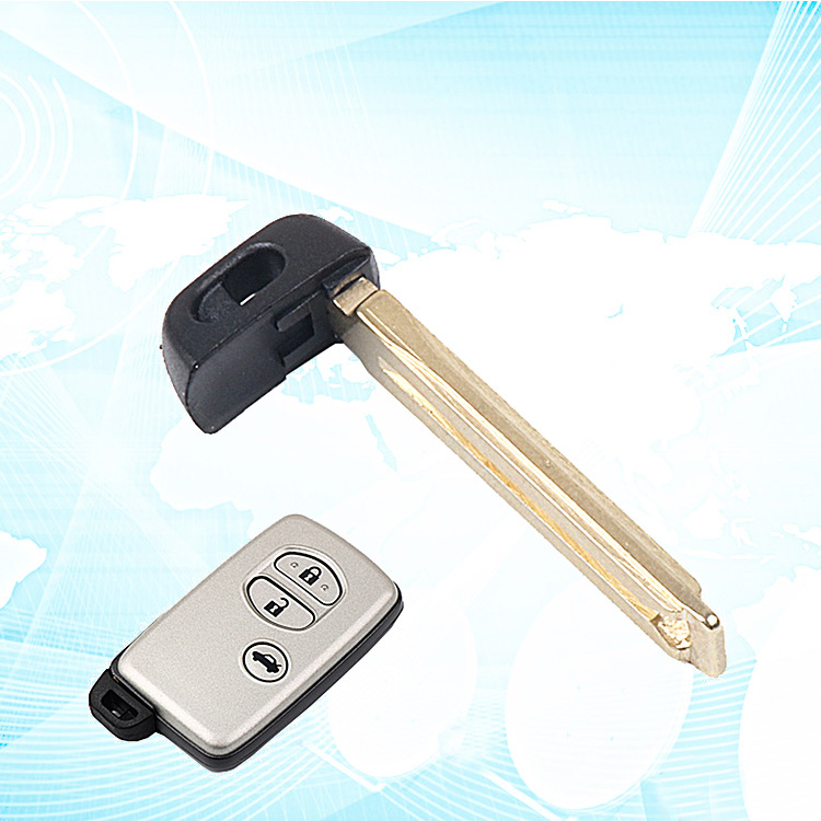 Suitable for Toyota Camry Ruizhi Crown Overbearing Cruiser RAV4 Lingzhi Smart Card Remote Control Small Key