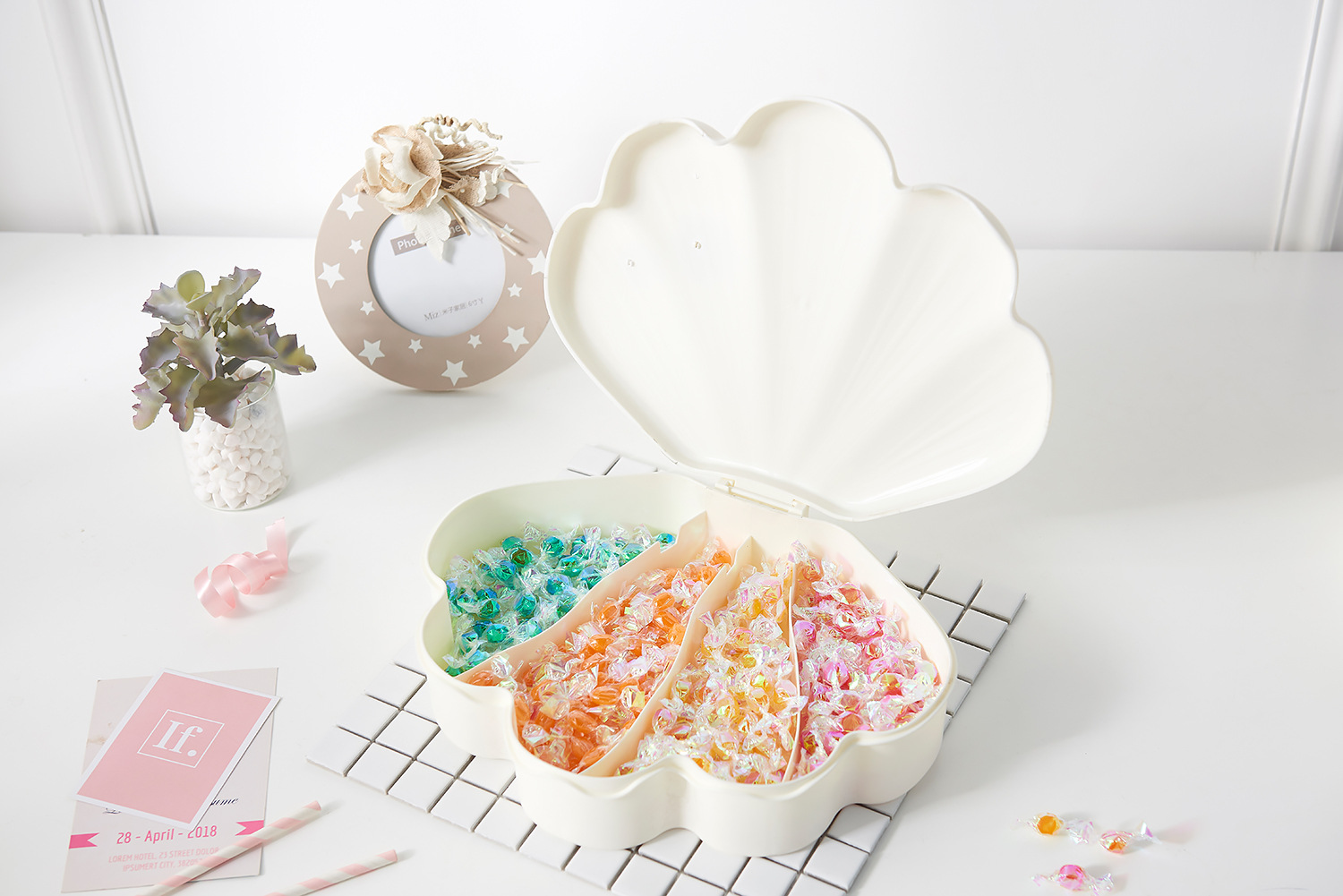 New Creative Dried Fruit Box European-Style Sealed Candy Plate Plastic Multi-Grid Snack Storage Box with Lid New Creative Dried Fruit Box European-Style Sealed Candy Plate Plastic Multi-Grid Snack Storage Box with Lid
