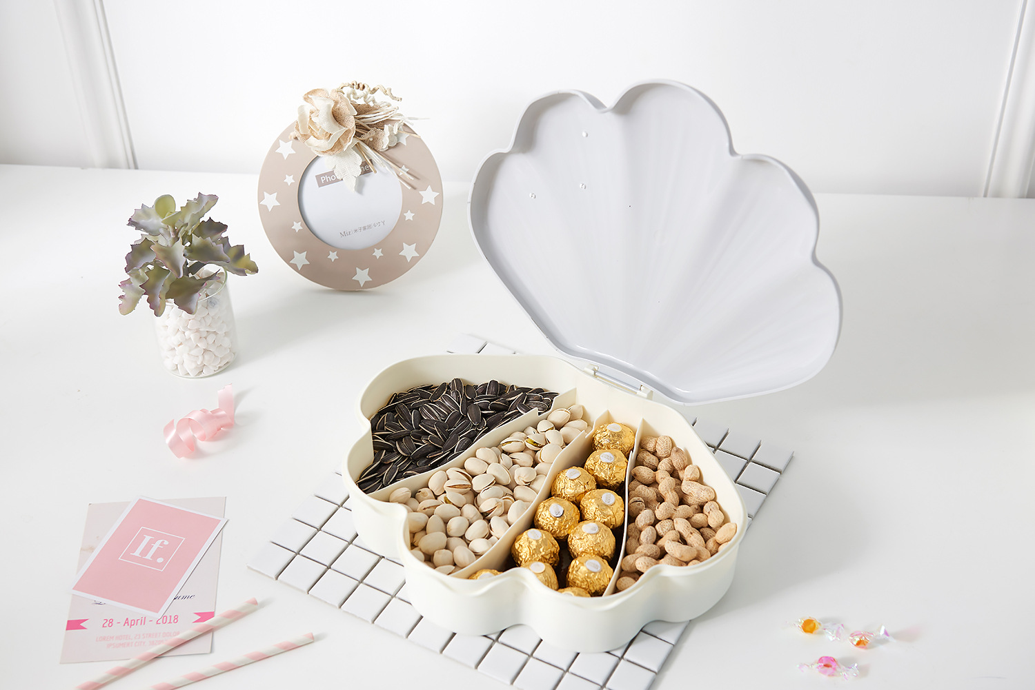 New Creative Dried Fruit Box European-Style Sealed Candy Plate Plastic Multi-Grid Snack Storage Box with Lid New Creative Dried Fruit Box European-Style Sealed Candy Plate Plastic Multi-Grid Snack Storage Box with Lid