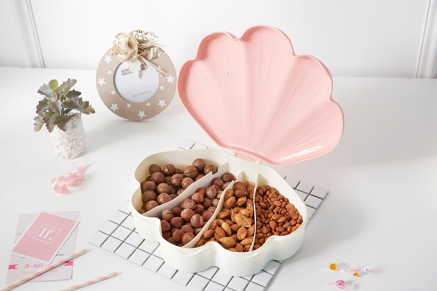 New Creative Dried Fruit Box European-Style Sealed Candy Plate Plastic Multi-Grid Snack Storage Box with Lid New Creative Dried Fruit Box European-Style Sealed Candy Plate Plastic Multi-Grid Snack Storage Box with Lid