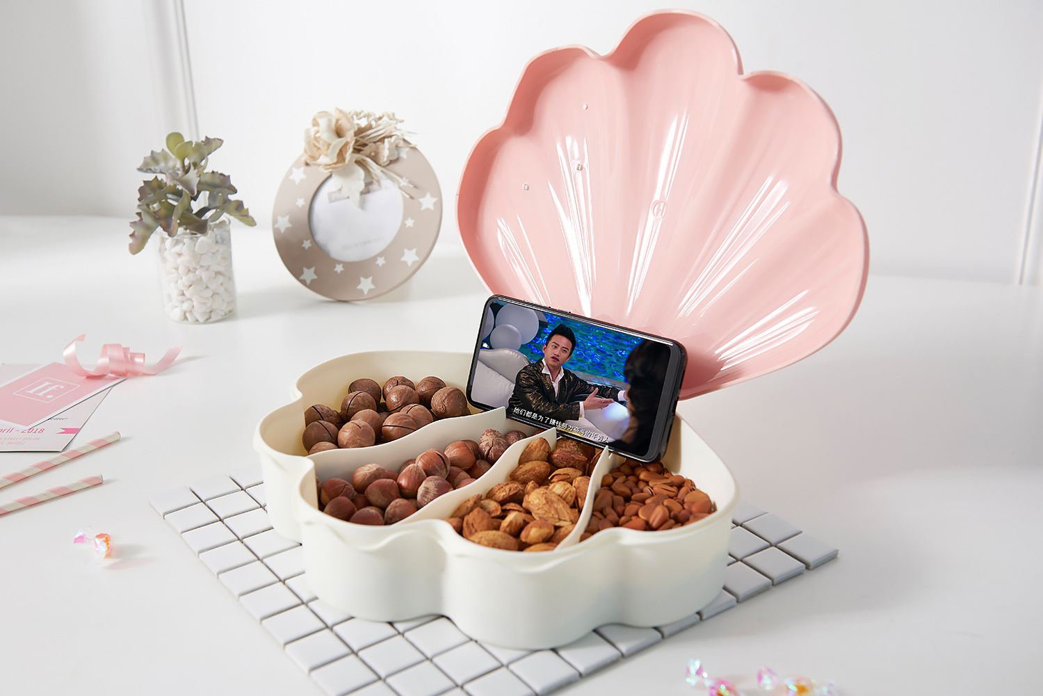 New Creative Dried Fruit Box European-Style Sealed Candy Plate Plastic Multi-Grid Snack Storage Box with Lid New Creative Dried Fruit Box European-Style Sealed Candy Plate Plastic Multi-Grid Snack Storage Box with Lid