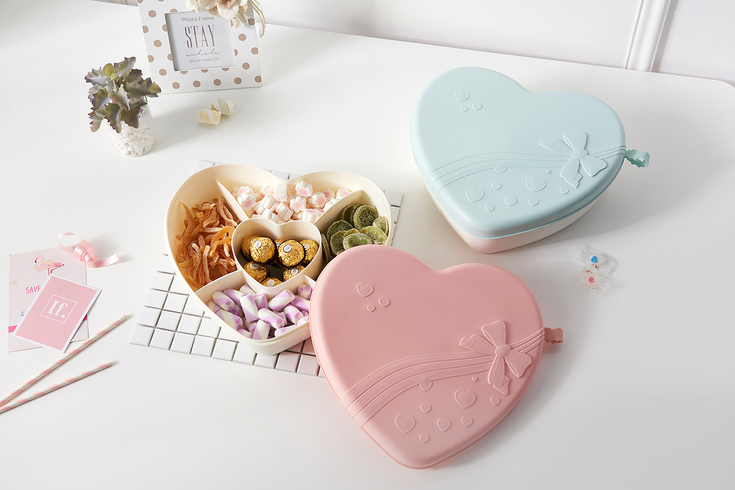 New Creative Dried Fruit Box European-Style Sealed Candy Plate Plastic Multi-Grid Snack Storage Box with Lid New Creative Dried Fruit Box European-Style Sealed Candy Plate Plastic Multi-Grid Snack Storage Box with Lid