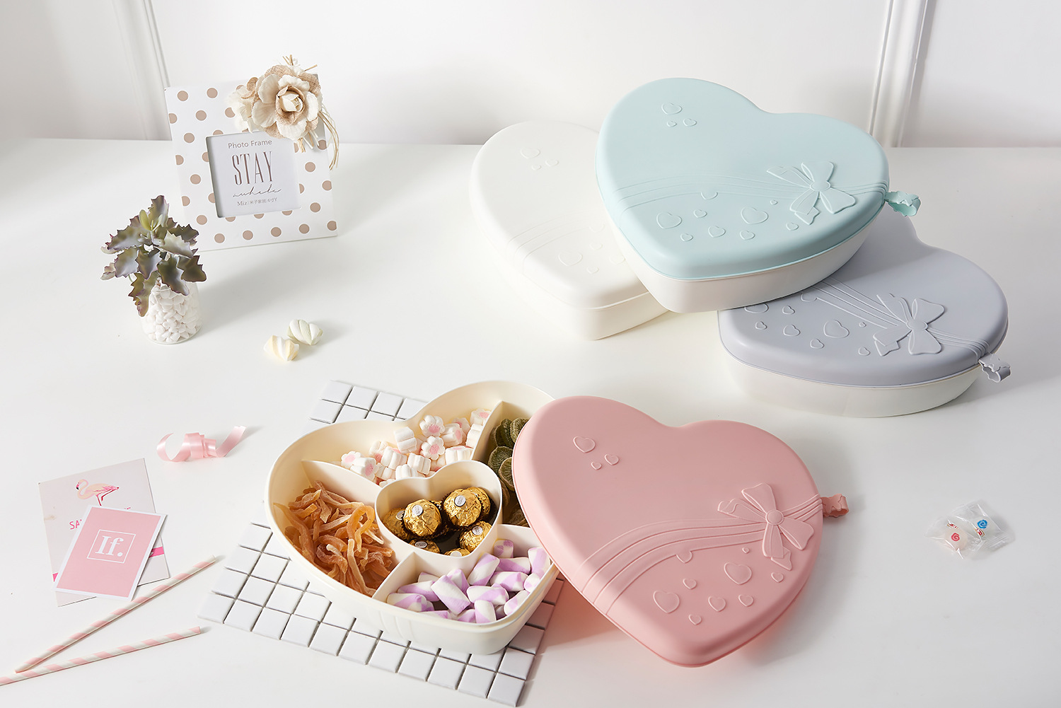 New Creative Dried Fruit Box European-Style Sealed Candy Plate Plastic Multi-Grid Snack Storage Box with Lid New Creative Dried Fruit Box European-Style Sealed Candy Plate Plastic Multi-Grid Snack Storage Box with Lid