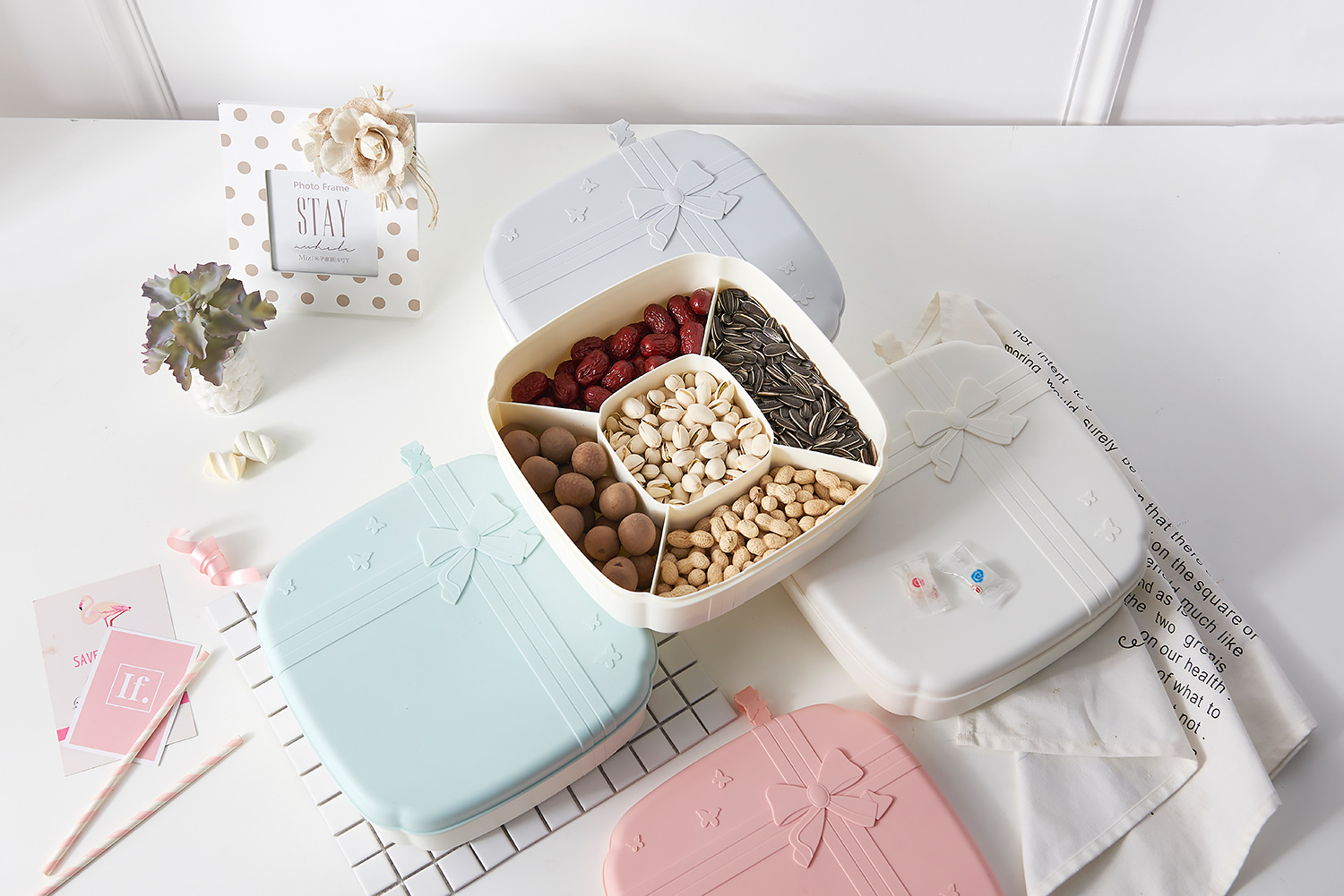 New Creative Dried Fruit Box European-Style Sealed Candy Plate Plastic Multi-Grid Snack Storage Box with Lid New Creative Dried Fruit Box European-Style Sealed Candy Plate Plastic Multi-Grid Snack Storage Box with Lid