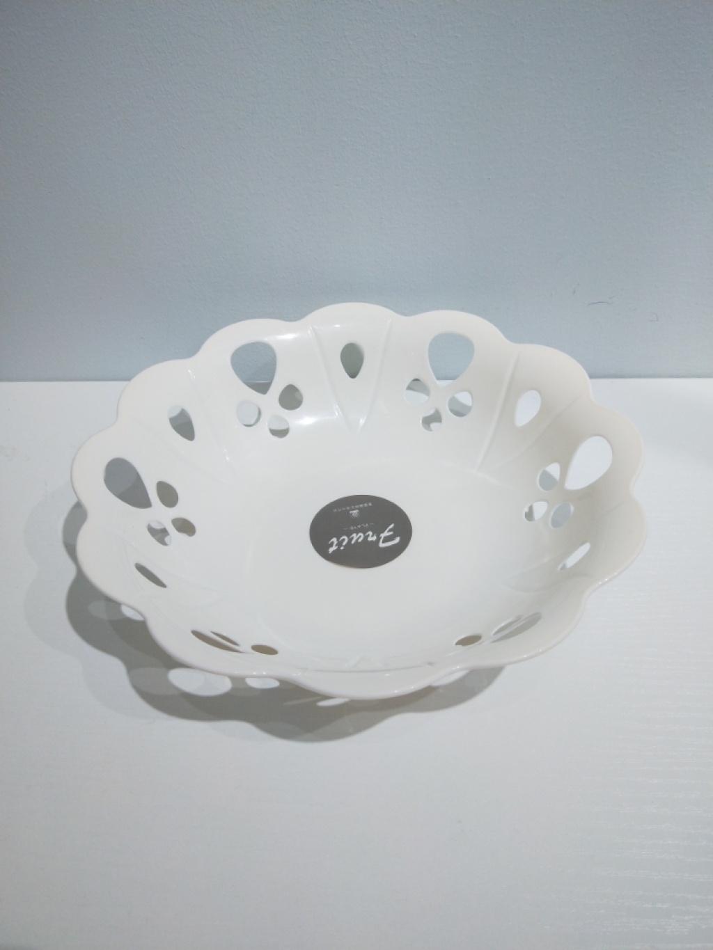 F02-913 Fashion Simple Household Fruit Dish Coffee Table Top Dried Fruit Snack Storage Tray Hollow Water Fruit Dish F02-913 Fashion Simple Household Fruit Dish Coffee Table Top Dried Fruit Snack Storage Tray Hollow Water Fruit Dish