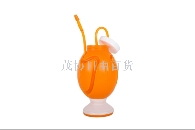 PE303 plastic football sippy cup creative sippy cup art wrap sippy cup beverage cup PE303 plastic football sippy cup creative sippy cup art wrap sippy cup beverage cup