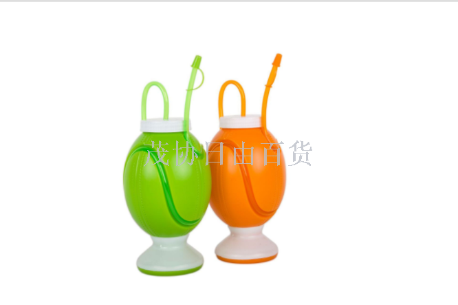 PE303 plastic football sippy cup creative sippy cup art wrap sippy cup beverage cup PE303 plastic football sippy cup creative sippy cup art wrap sippy cup beverage cup