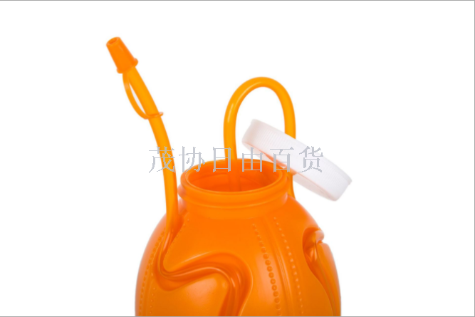 PE303 plastic football sippy cup creative sippy cup art wrap sippy cup beverage cup PE303 plastic football sippy cup creative sippy cup art wrap sippy cup beverage cup