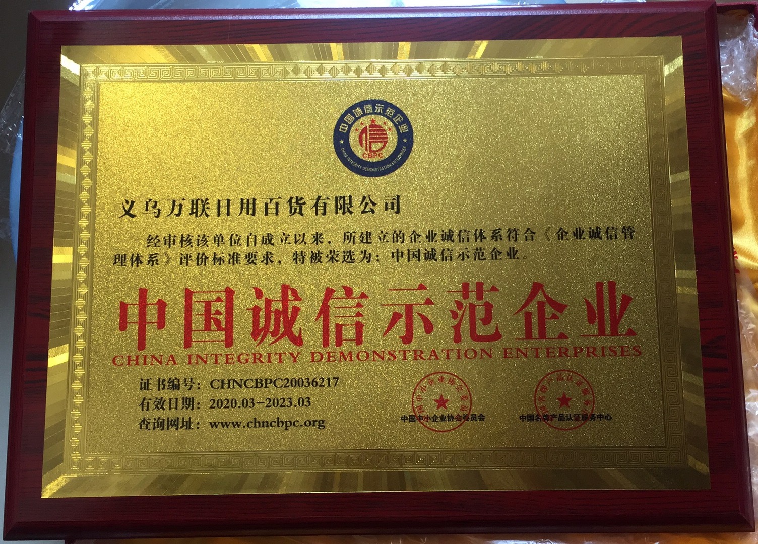 Disposable Civil Isolation and Epidemic Prevention Clothing Thickened Three Certificates (White List of Ministry of Commerce) Disposable Civil Isolation and Epidemic Prevention Clothing Thickened Three Certificates (White List of Ministry of Commerce)