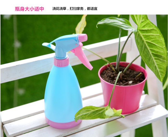 Candy colored watering can watering can hand pressure type plastic sprayer small watering pot watering can