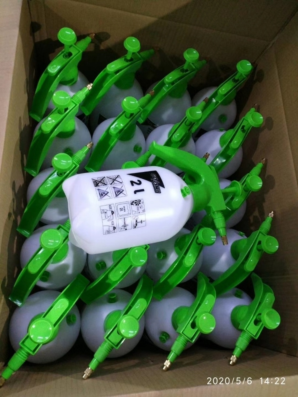 Water sprayer to hand pressure air sprayer, plastic sprayer, watering pot garden watering pot pressure sprayer Water sprayer to hand pressure air sprayer, plastic sprayer, watering pot garden watering pot pressure sprayer