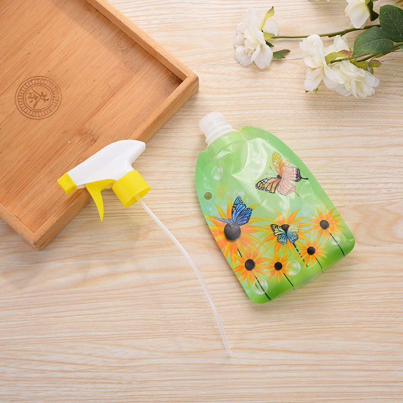 Folding flower watering can plastic hand - pressed watering can portable Folding sprayer to printing the spray bottle Folding flower watering can plastic hand - pressed watering can portable Folding sprayer to printing the spray bottle