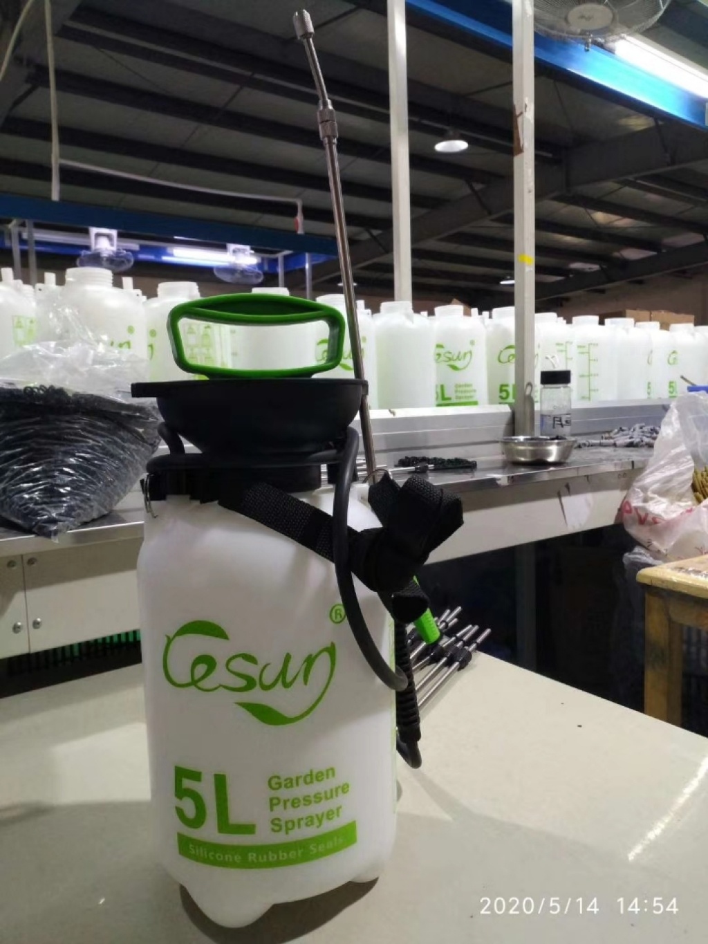The Sprayer plastic Sprayer 5 l water bottle air pressure Sprayer garden Sprayer garden watering flowers The Sprayer plastic Sprayer 5 l water bottle air pressure Sprayer garden Sprayer garden watering flowers