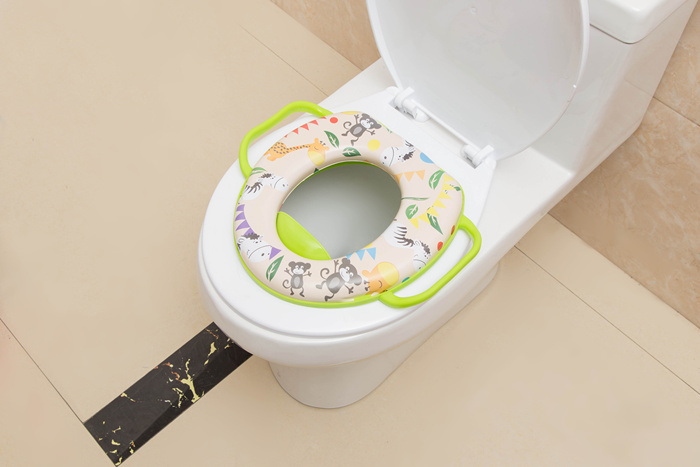 Children's seat with handle children with PVC printed soft cushion seat on the toilet seat.
