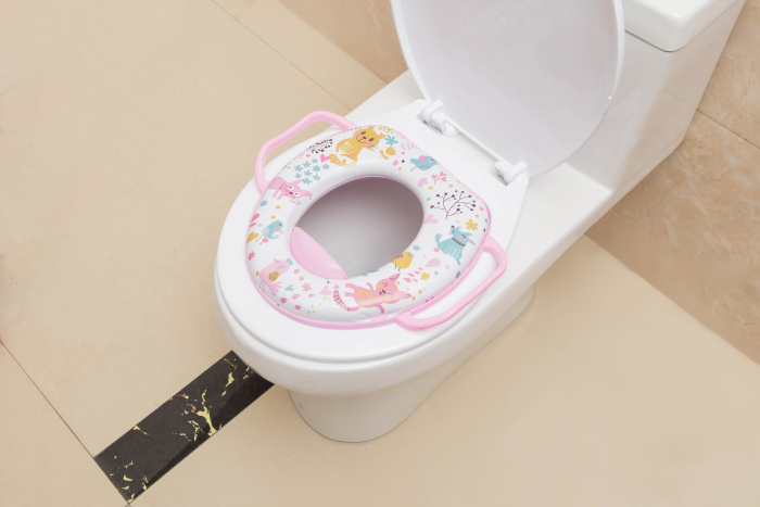 Children's seat with handle children with PVC printed soft cushion seat on the toilet seat.