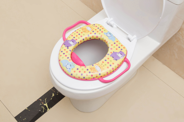 Children's seat with handle children with PVC printed soft cushion seat on the toilet seat.