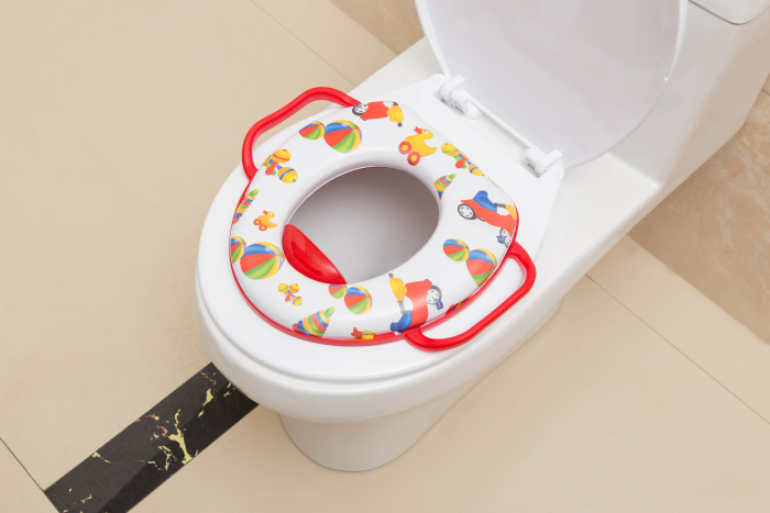 Children's seat with handle children with PVC printed soft cushion seat on the toilet seat.