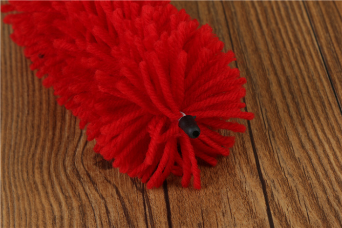 Brush. The teapot brushes the pipe brush with a bottle brush to clean the brush brush. Brush. The teapot brushes the pipe brush with a bottle brush to clean the brush brush.