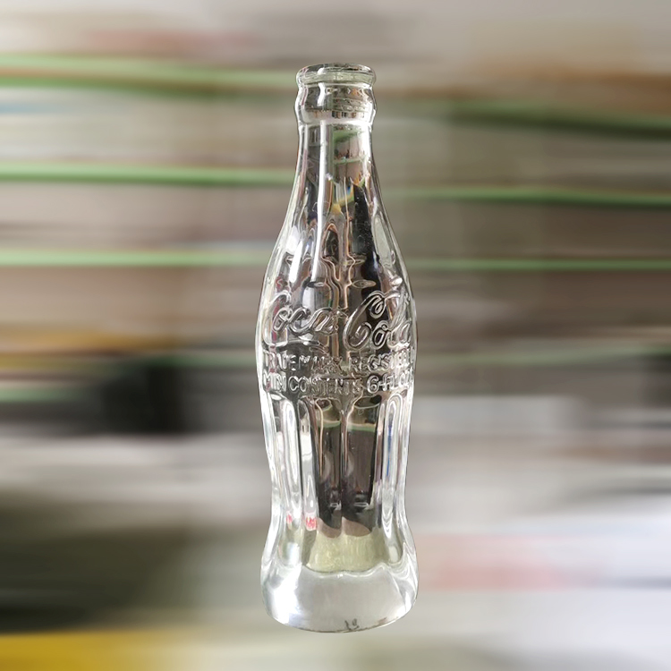 Crystal crafts creative gifts display a clear glass coke bottle to send friends lovers spot manufacturers direct selling Crystal crafts creative gifts display a clear glass coke bottle to send friends lovers spot manufacturers direct selling