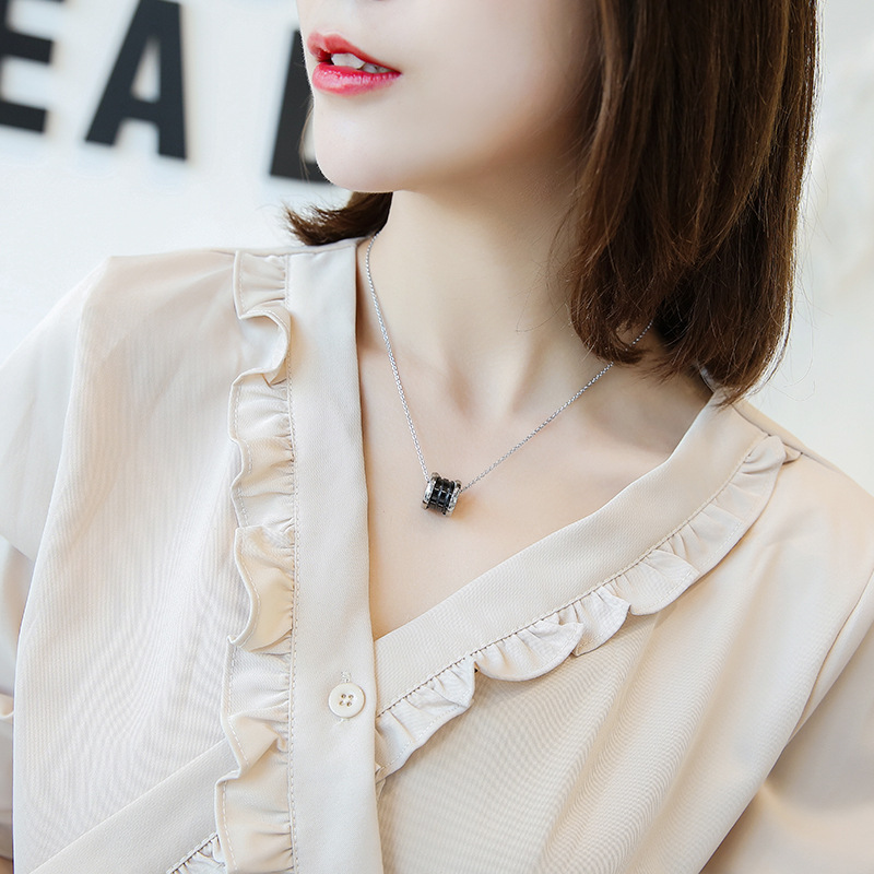 Japanese and Korean Style Ornament TikTok Same Style Internet Celebrity Four-Leaf Clover Pendant Titanium Steel Necklace Female Swan Clavicle Chain Letter Necklace