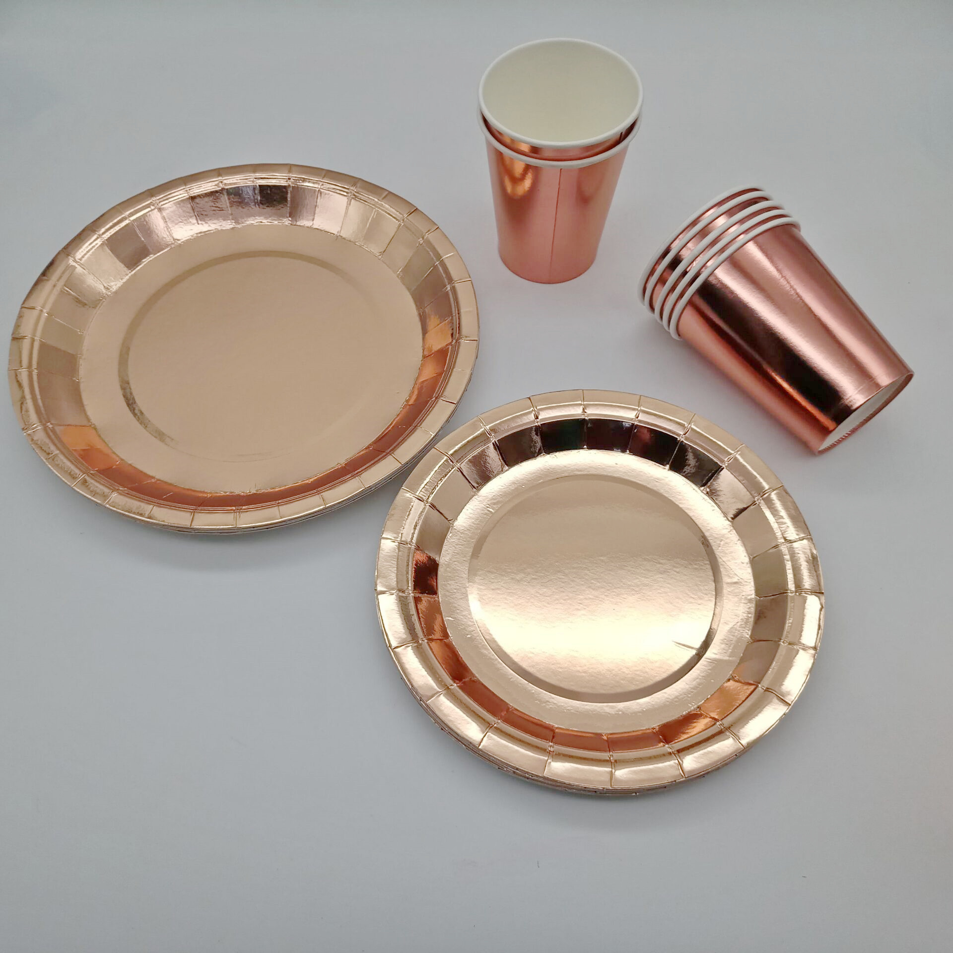 Hot-selling European and American rose gold tableware set disposable paper plate paper cup tissues birthday party Hot-selling European and American rose gold tableware set disposable paper plate paper cup tissues birthday party