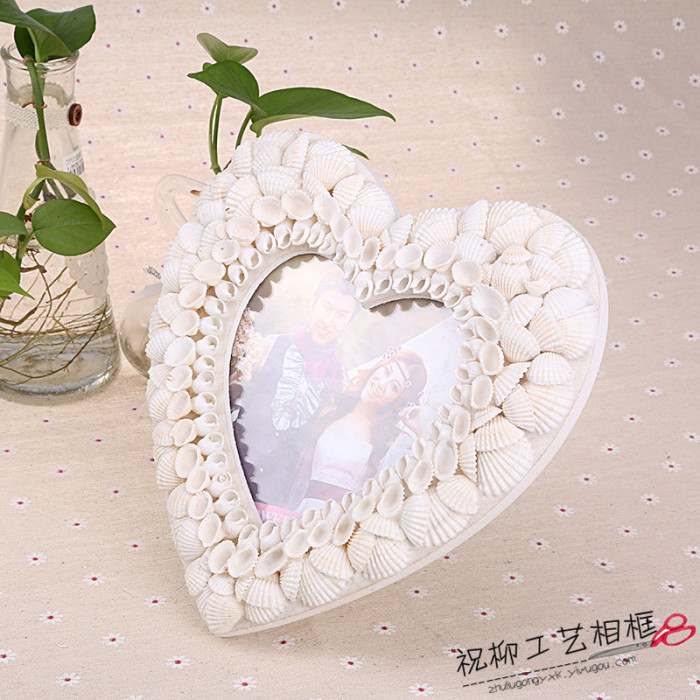 Fashion photography props photo frame love Mediterranean beach shells table frame Fashion photography props photo frame love Mediterranean beach shells table frame