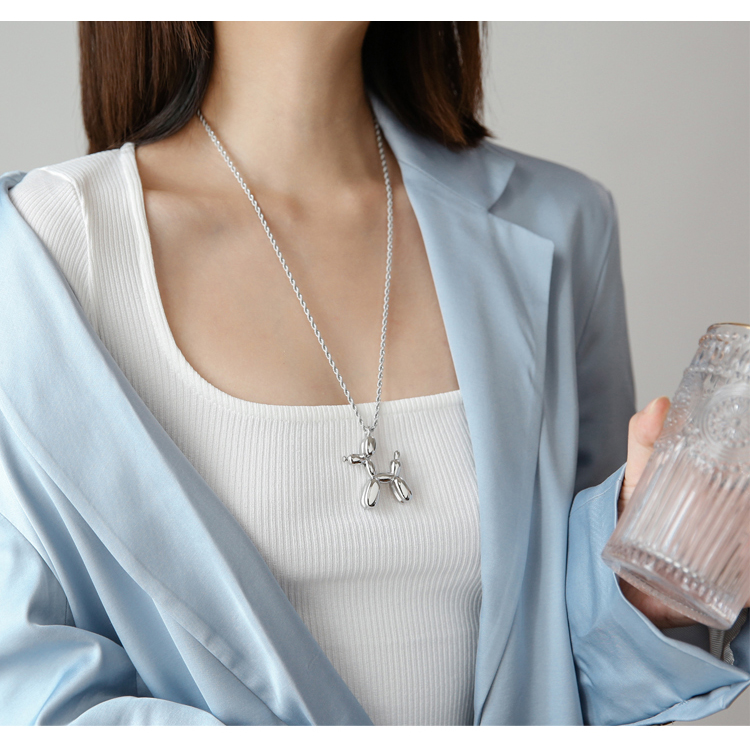 European and American Retro Balloon Dog Long Necklace Sweater Chain Hip Hop Cool Fashion Online Red Fashion Minimalist Design Does Not Fade