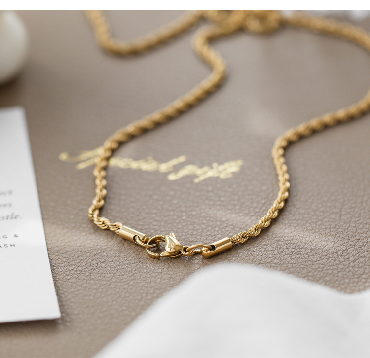 European and American Retro Balloon Dog Long Necklace Sweater Chain Hip Hop Cool Fashion Online Red Fashion Minimalist Design Does Not Fade