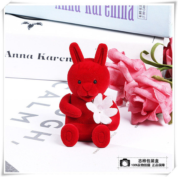 Tong qu dye-in-the-wood small animal adorn article box rabbit holds flower model jewelry box ring box Tong qu dye-in-the-wood small animal adorn article box rabbit holds flower model jewelry box ring box