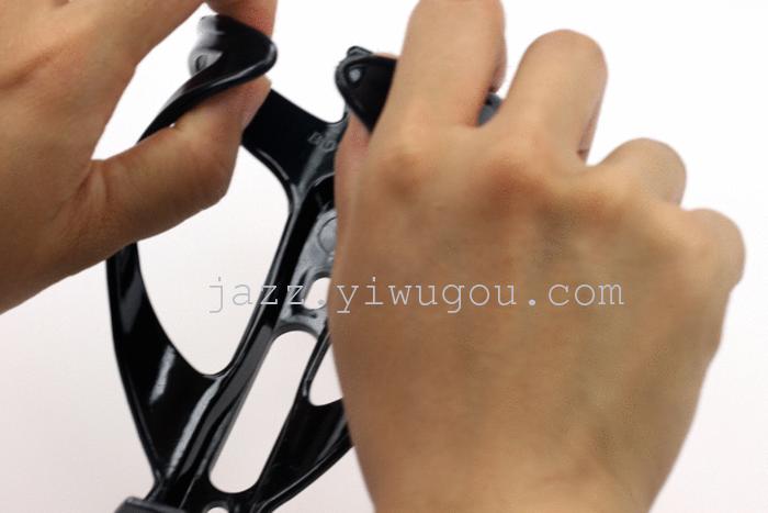 Bike bottle cage ultra-light plastic water Cup holder of mountain bike riding equipment bottle cages Bike bottle cage ultra-light plastic water Cup holder of mountain bike riding equipment bottle cages