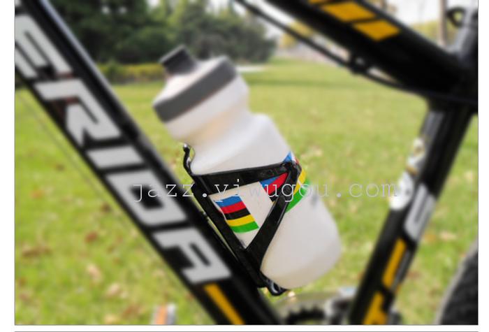 Bike bottle cage ultra-light plastic water Cup holder of mountain bike riding equipment bottle cages Bike bottle cage ultra-light plastic water Cup holder of mountain bike riding equipment bottle cages