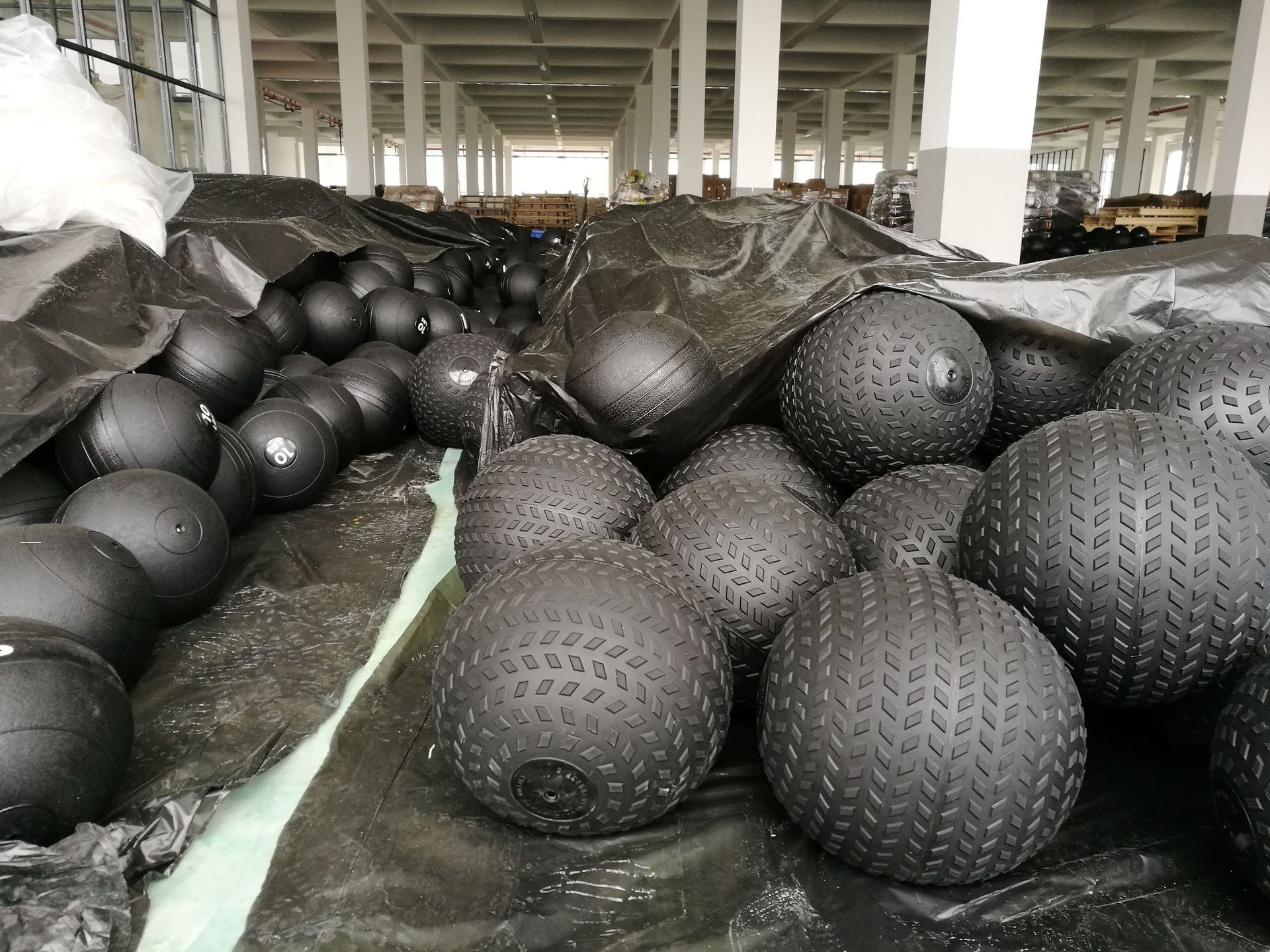 Fitness equipment sand gravity ball fitness maracas mine ball strength training weight ball 46850KG