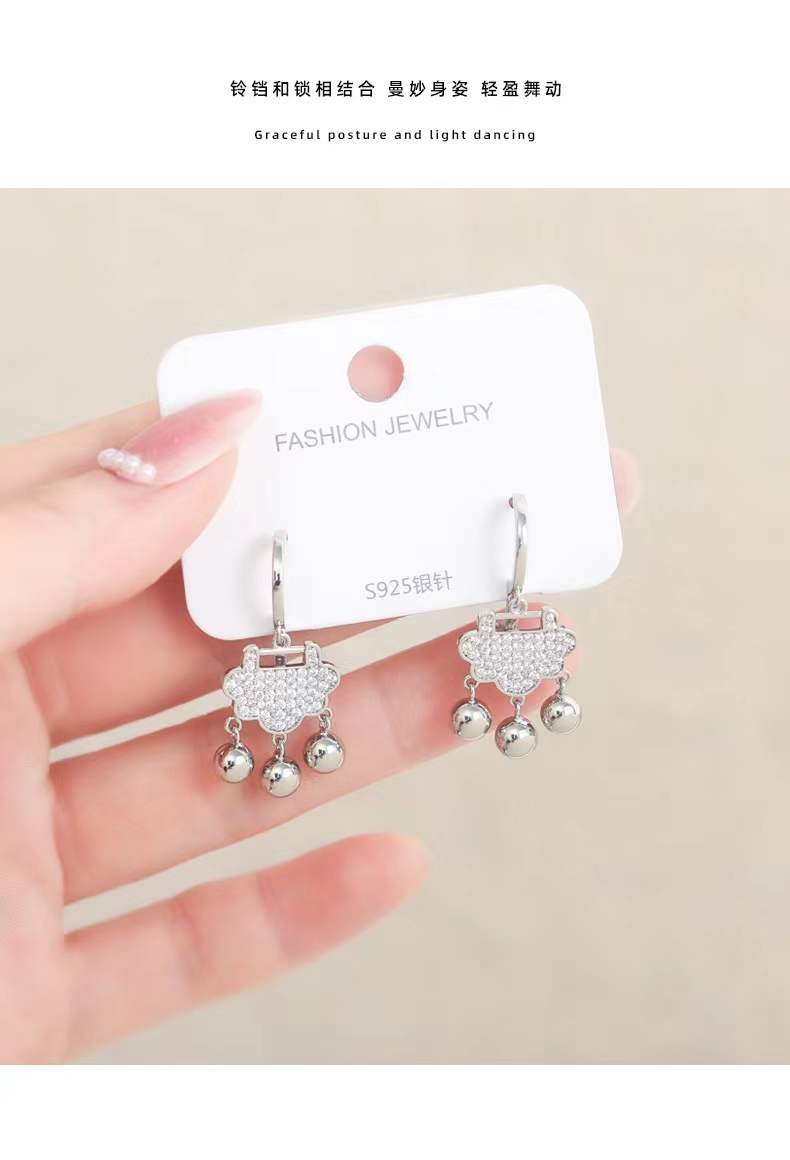 Safety Lock Earring Ear Clip Female Affordable Luxury Fashion Unique Bell Eardrops TikTok Same Style Temperament Small Golden Balls Ear Buckle