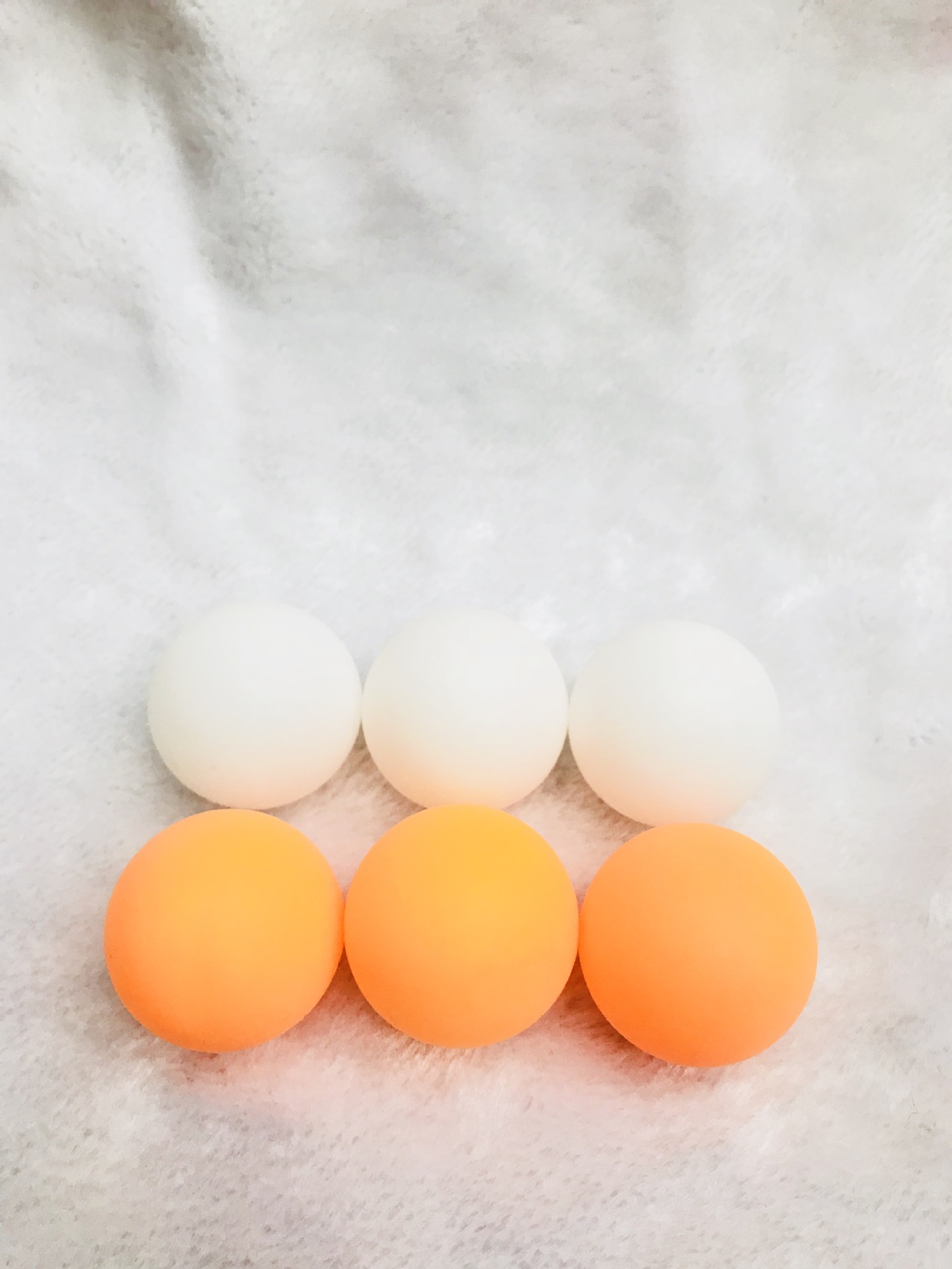 Retail manufacturers direct sales of OULITE plastic table tennis ball yellow and white seamless LOGO.