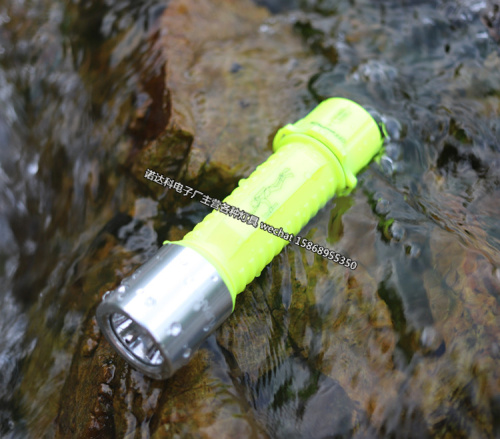L2T6 outdoor strong light diving flashlight underwater darts waterproof Q5 ultraviolet yellow light L2T6 outdoor strong light diving flashlight underwater darts waterproof Q5 ultraviolet yellow light