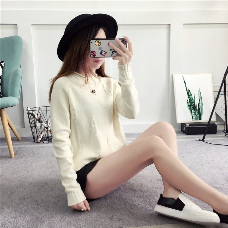 Rolled edge half turtleneck sweater female pullover of autumn winter version of cuff loose short version of the bottom split sweater
