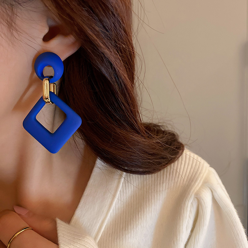 Klein Blue 925 Silver Needle Geometric Circle Chain Earrings Personalized and Temperamental Stud Earrings Ins High Sense Korean Earrings Klein Blue 925 Silver Needle Geometric Circle Chain Earrings Personalized and Temperamental Stud Earrings Ins High Sense Korean Earrings