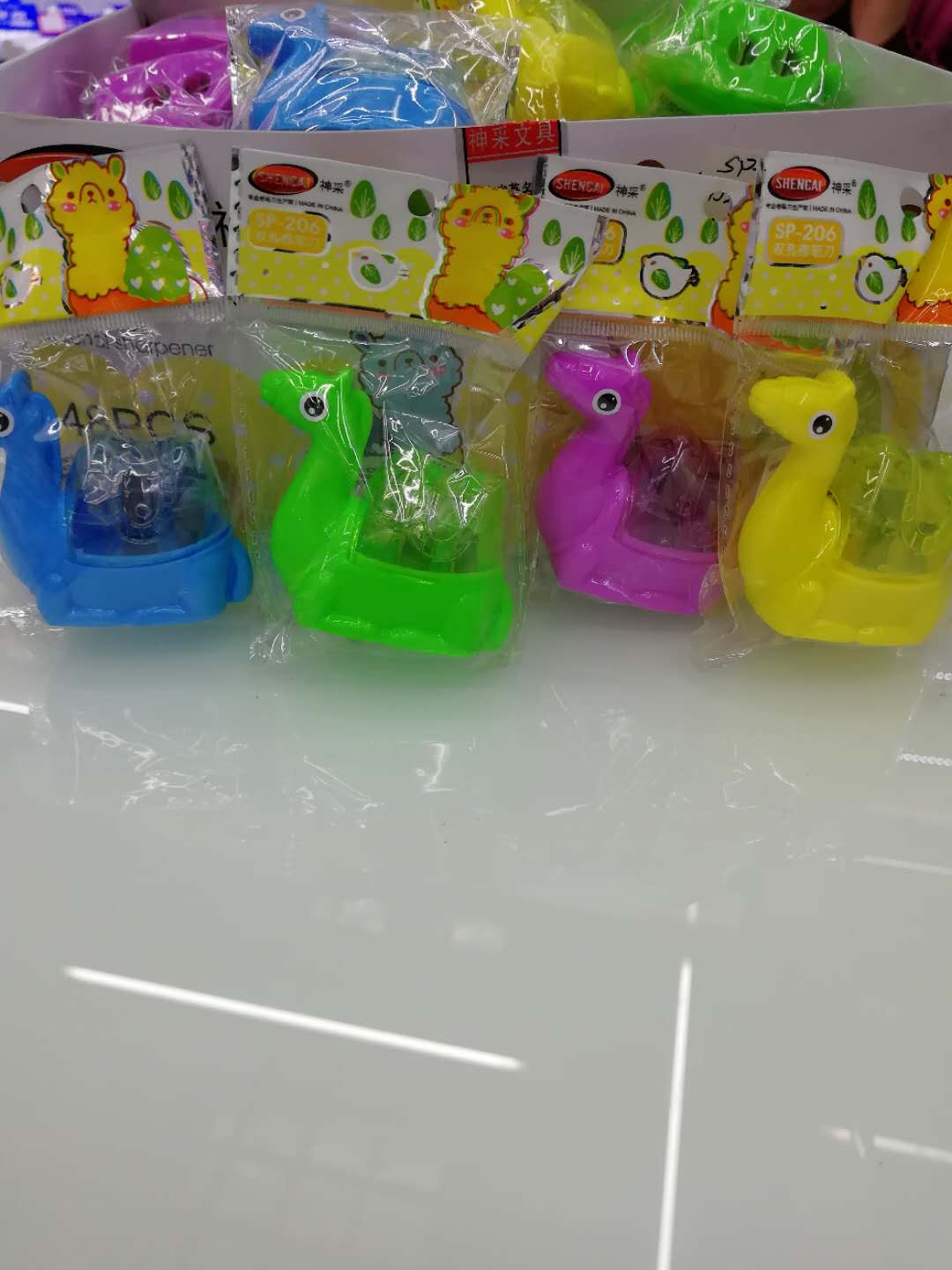 Korean stationery creative camel shaped pencil sharpener cartoon double - bore pencil sharpener.