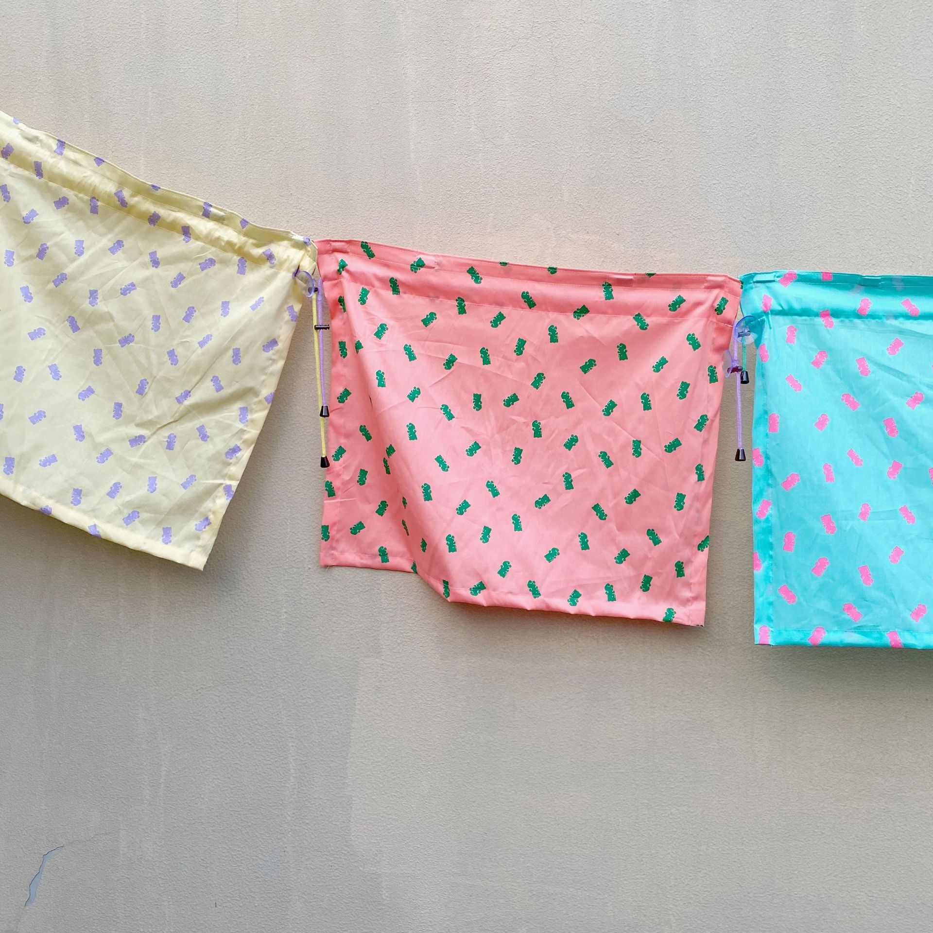 Same Style Vehicle Window Curtain Sun Shade Cartoon Children's Shading Insulated Magnetic Sucker Drawstring Version Same Style Vehicle Window Curtain Sun Shade Cartoon Children's Shading Insulated Magnetic Sucker Drawstring Version
