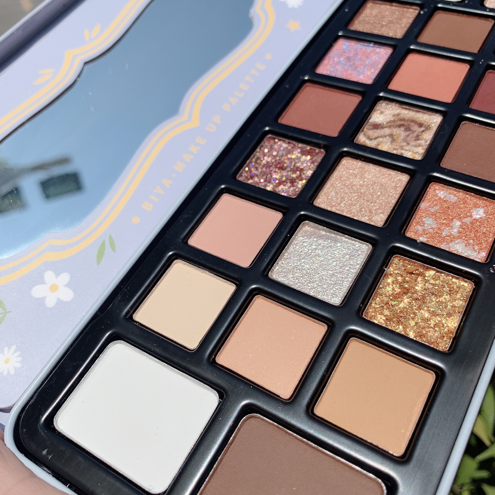 Biya Biya 18-Color Eyeshadow Palette Multi-Color Mashed Potatoes Shimmer Matte Girl Iron Box Eye Shadow Plate Nude Makeup Beginner