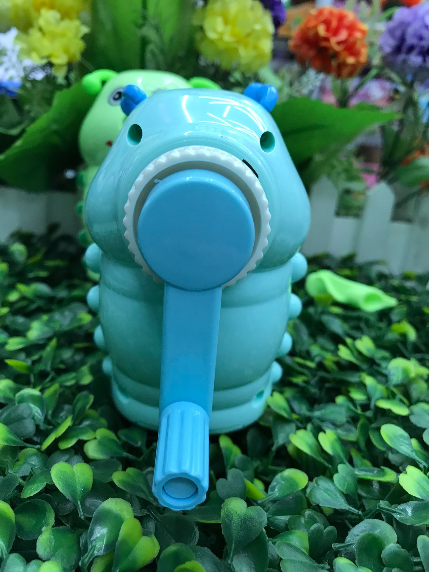 Creative caterpillar style hand pencil sharpener with pencil holder stationery wholesale Creative caterpillar style hand pencil sharpener with pencil holder stationery wholesale