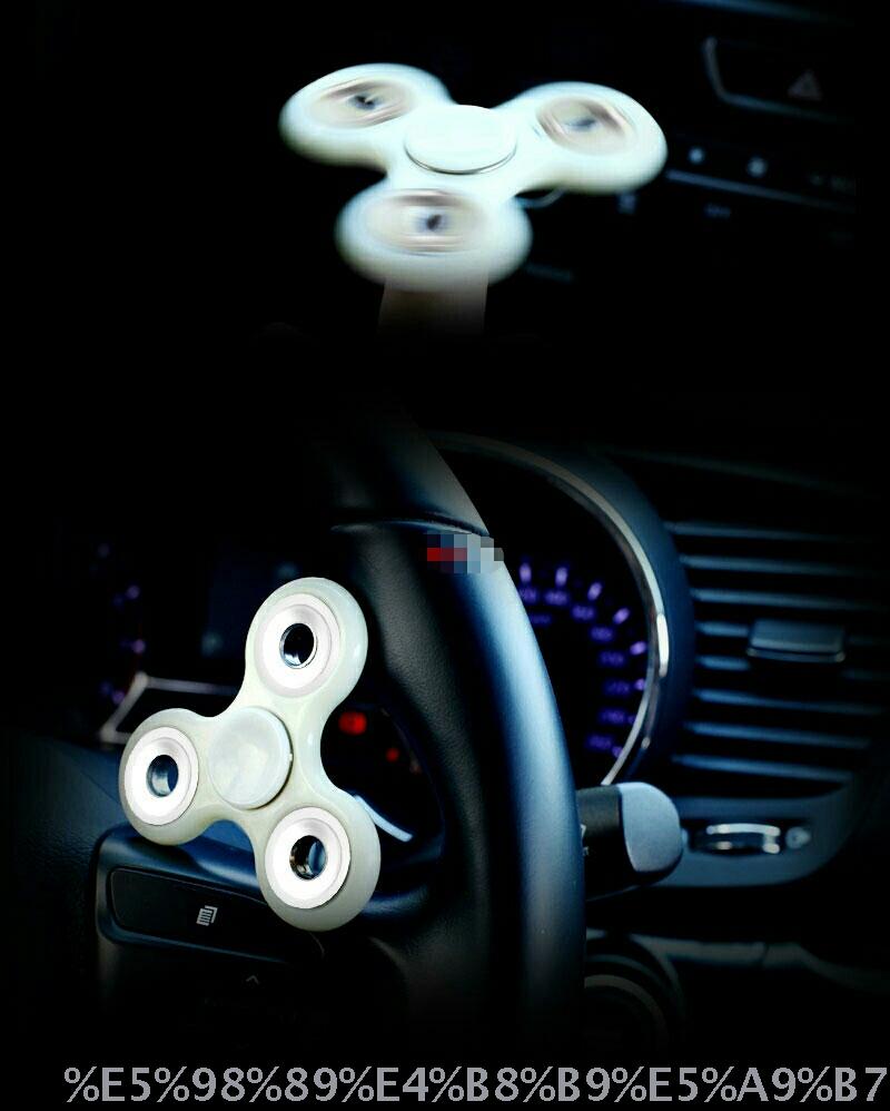 Tip top edc adult reduced pressure toy bearing rotating finger gyro classic three - leaf tip gyro.