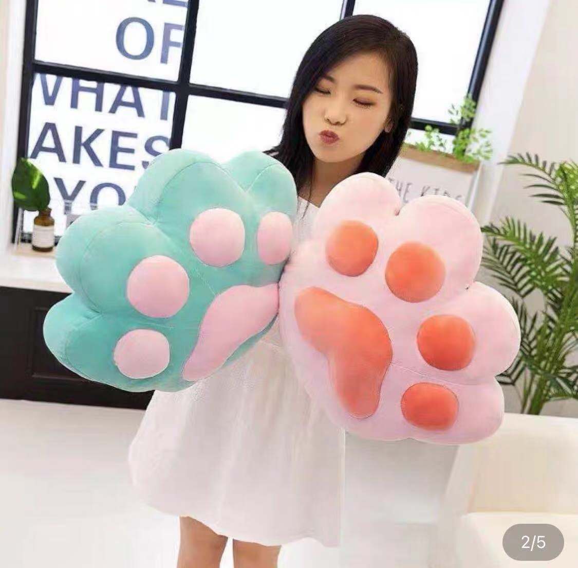 Cartoon Dual-Use Back Seat Cushion Flannel Blanket Cat&#039;s Paw Pillow Creative Hand-Shaped Brush Summer Blanket
