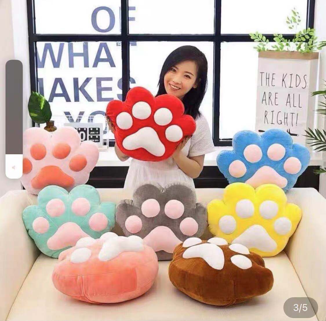 Cartoon Dual-Use Back Seat Cushion Flannel Blanket Cat's Paw Pillow Creative Hand-Shaped Brush Summer Blanket Cartoon Dual-Use Back Seat Cushion Flannel Blanket Cat's Paw Pillow Creative Hand-Shaped Brush Summer Blanket
