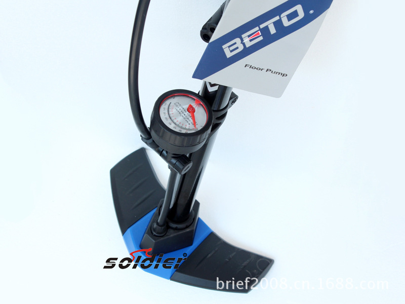 BETO vertical air tube with tire pressure gauge on the bottom of high pressure mountain bike BETO vertical air tube with tire pressure gauge on the bottom of high pressure mountain bike